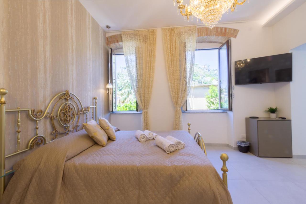 Villa Valverde Apartments E B&B Taormina Eksteriør billede